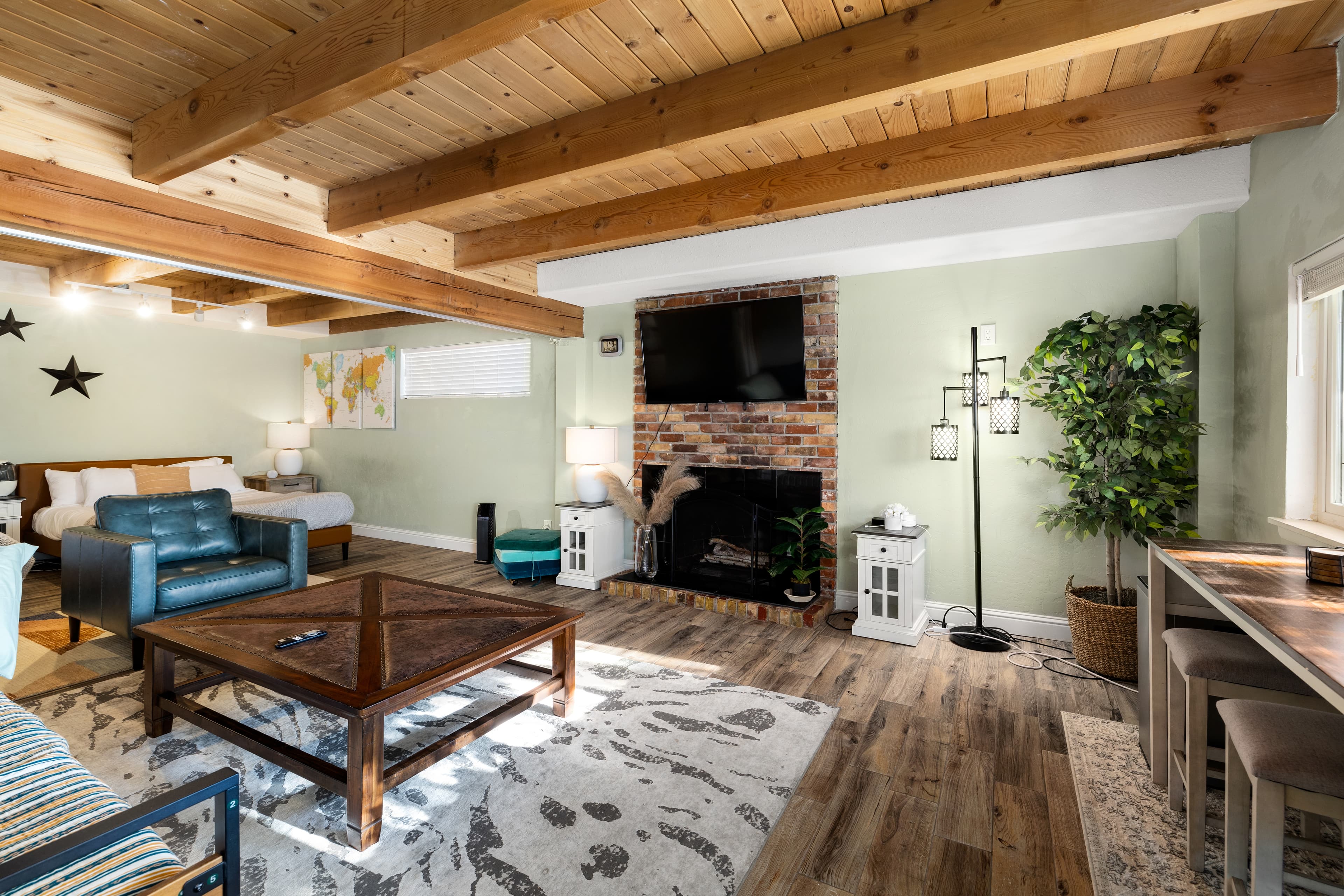 Modern kitchen with granite countertops, stainless steel appliances, and breakfast bar — Reno vacation rental